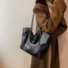 Satışta ucuz cüzdanlar Kadınlar için büyük kapasiteli çanta ve kış yeni moda zinciri omuz çok yönlü el taşıma tote