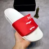 Retail Designer Letters Fashion Brand Par Outdoor Slippers New Word Tjock Bottom All-Matching Slippers Non-Slip Soft Bottom Beach Shoes