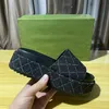 Womans Famous Desginer Sandals Slippers Толкое дно Sandale Luxury Platform Alphabet Lady Pink Leather Flat Slides Flower Loafer Sandles G Flat Sandales