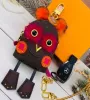 Classic Luxury Mink Fur Owl Keychain Famous Brand Mini Ryggsäck Keychains Flower Headphone Väska Dekoration Tillbehör Mynt Purs