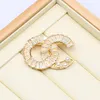 Luxury Designer Brand Letter Brooches Crystal Rhinestone Jewelry Women Sweater Brooch Pearl Pin Wedding Party Gift Accessories