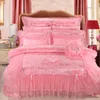 Sängkläder sätter spetsblommor broderi lyx prinsessa bröllop rosa röd jacquard satin duvet täcker lakan sängöverdragskuddar