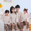 Abiti coordinati per la famiglia Abiti coordinati per la famiglia Abiti estivi per la casa Set Top in cotone a maniche lunghe Pantaloni Abbigliamento per la famiglia genitore-figlio Abbigliamento per pigiami per bambini 230506