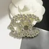 20style Classic Luxury Designer Brand Letter Broches Geplaatste inlay Crystal Rhinestone Jewelry Brooch charm Pearl Pin Marry Wedding Party Gift Accessorie