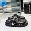 Sandalen Designer Slippers Dames Toga Modieus Luxe Dikke Bodem met Gespen Klinknagels Metalen Stukken Punk Wind Zwart Plat Gekarteld Casual Wikkelkop H