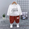 Familie Matching Outfits Spring Baby Kinderen Kleding Pak jongens Corduroy Coat T -shirtbroek 3 stks Set Kids Toddler Fashion Cotton Tracksuits 0 4 jaar 230506