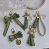 Designer Chain Bag Kvinnlig bil Key Ring Pearl Charm Green Ribbon Delicate Shells Keychain Par Pendant Gift Trevligt bra