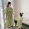 Famille Matching Tenues Parent-Child Summer Mère et Femmes Habiller Floral Princesse Style étranger Long Girl Cotton Jirt 230506