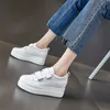 Fujin, zapatillas informales de piel auténtica de vaca de 8,3 cm con plataforma y tacón oculto para mujer, zapatos cómodos con gancho blanco para verano y otoño para mujer