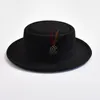 Berets Vintage Pork Pie Hat Mensed Rolled Brim Fedora с пером джентльмен Trilby Jazz Hats