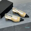 Sapatos femininos sandálias de camurça de camurça de pele de bezerro metal preto preto corrente cinza fivela pontiaguda sandálias clássicas de rhombus bordadas
