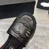 2023 neue Stroh Fischer Hausschuhe Designer Kanal Rutschen Damen Urlaub Hausschuhe Klassische Flache Boden Hausschuhe Casual Sandalen Mode