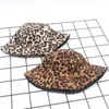قبعات واسعة الحافة Giyu Suede Leopard طباعة دلو عرضية للنساء في الهواء الطلق أزياء شقة شمس حوض القبعة السيدات على الوجهين