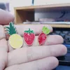 Broches Pins Ananas Fraise Radis Émail Broche Dessin Animé Fruit Bouton Badge Cadeau Pour Amis Revers Boucle Drôle JewelryPins