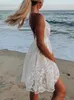 Casual klänningar sexiga spetsar miniklänningar kvinnor sommaren av axel rygglös spaghetti rem klänning elegant vit blommig broderad strand sundress z0506
