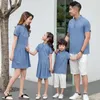 家族を一致させる親子服の夏の中国スタイルチョンサムコットンとリネンファミリー3ポート4マザー娘ドレスレトロTI 230506