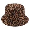 قبعات واسعة الحافة Giyu Suede Leopard طباعة دلو عرضية للنساء في الهواء الطلق أزياء شقة شمس حوض القبعة السيدات على الوجهين