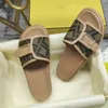 Sandaler Casual Sandals Senaste F Mönster Kvinnor Sandlipper Toppkvalitet äkta läderskodesigners Buckle Strap Sandal Flat Heel Bekväm toffel med låda