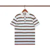 23SSMEN'S Bolo Polo Shirt الخريف طية طية قصيرة الأكمام سترة ستريب النقيض من اللون العلامة التجارية الكبيرة الحجم سترة نصف الأكمام وسيم