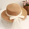 Brede rand hoeden zomer damesboot strand hoed vrouwelijk panama dame klassiek flat bowknot rietje zon dames fedora