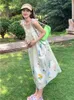 カジュアルドレスドレス女性夏のアラインミディレースアップフローラルスパゲッティストラップハイウエストバケーション美的甘い女の子かわいい韓国スタイルシックZ0506