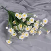Dekoratif çiçekler yapay plastik çok başlı küçük papatya sahte çiçek taklit kasaba yatağı düğün dekorasyon yapay