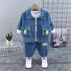 Familjsmatchande kläder Spring Baby Children kläder passar pojkar corduroy kappa t shirt byxor 3 st. Set barn småbarn mode bomullsspårning 0 4 år 230506