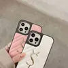 Handyhüllen Designer-Handyhüllen mit rosa lila Designer-Telefonhülle mit goldenen Buchstaben Hülle Leder stoßfeste Hülle für iPhone 15 14 Pro Max 13 12 Mini Xs XR X 8