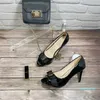 chaussures à talons de designer Les chaussures d'affaires pour femmes sont belles avec un style classique en cuir verni importé