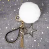Nyckelringar söta fluffiga pompom päls boll nyckelring dekorativa fancy mode vän designer kedja kvinnor nyckelhållare bilväska charms
