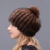 Boinas 2023 vendendo chapéu de inverno feminino e quente e triturador natural com grande pompom na boina superior
