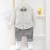 Familie Passende Outfits Kinder Kinder Gentleman Kleidung Anzug Geburtstag Hochzeit Elegantes Set Baby Jungen Freizeitkleidung Gestreiftes Hemd Weste Hosen Kostüm 230506