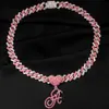 Naszyjniki wisiorek Hip Hop Bling Różowy kryształowa kursywa Początkowa litera Kubańczyka dla kobiet mrożona bramka biżuteria Choker 230506