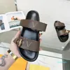 Zapatilla de diseñador Diapositivas Sandalias Mujer Diapositiva Hombres Zapatillas Fondo plano Chanclas Diseño Zapatillas Sandalias de cuero