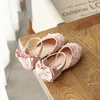 Sandalen Koreanische Mädchen Halbweiche Sohlen Prinzessin Schuhe Kindermode Schleife Leder 2023 Frühling Sommer 230505