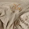 Decken Swaddling Ruffle Customize Baby Name Personalisierte Tröster Cotton Infant Swaddle Bath Towel 230506