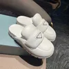 Zapatillas baotou zapatilla femenina 2023 nuevo suela gruesa medio soporte desgaste vacaciones playa fondo plano pan de un pedal mueller femenino