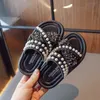 Slipper Casual Kids Slippers Zomermeisjes Sandalen Parels Parels Anti-Skid Outer Wear Soft Soled Baby's Chic Beach Shoes Children's Footwear R230815