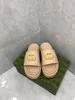 Lyxiga designers sandaler för män kvinnor Klassiska blommor Brocade slides plattor läder gummi Plattform Flip Flops Strandskor Loafers