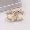 Mulheres de luxo designer broche marca broches 18k banhado a ouro incrustação cristal strass broche charme pérola pino das mulheres jóias acessórios