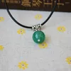 Pendentif Colliers Femmes Bijoux De Mode Penadant Collier Cadeau De Fête Naturel Vert Calcédoine Semis En Cuir Corde