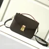 Lyx designer kvinna Axelväska tote handväska dam messenger bags blomma mode klassiker med datumkod partihandel