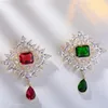 Brosches Okily Vintage Barock Court Badge Zircon For Women Red Rhinestone Brosch Pin Coat Tröja Tillbehör smycken