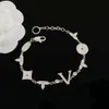 Braccialetti con ciondoli Stile di moda Bracciale da donna Bracciale con polsino Catena Designer Lettera Gioielli Cristallo Placcato in oro 18 carati Amanti del matrimonio in acciaio inossidabile Stili multipli