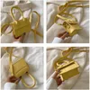 Le Chiquito Noeud Sac à bandoulière en cuir Forme concave Petits sacs Logo en métal Poignée supérieure unique Variété de couleurs 2023 Nouveau sac à main