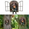 Dekoracje ogrodowe niegrzeczne gnome posąg elf z drzewa drzwi Hugger Home Yard Decor erv 230506