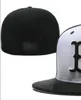 Stock listo Venta al por mayor Alta calidad Boston Sport Team B Gorras ajustadas Ala plana en sombreros de campo Diseño completamente cerrado Tamaño 7- Tamaño 8 Gorra de béisbol ajustada Casquette A0