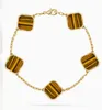 Bracelet des bracelets bracelets de chaîne de bijoux concepteurs de bijoux à quatre feuilles de trèfle Bracelets pour femmes pour femmes anniversaire 18 km chaîne en or plaqué Rannekoru