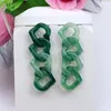 Boucles d'oreilles de chaîne de résine en acrylique colorée pour les femmes Bohemian Simple Design Link Long Boucles d'oreilles nouvelles bijoux de fête de mode