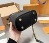 女性の革のエンボスコスメティックバッグブランドメイクアップバッグデザイナートイレトリー旅行ポーチレディース高品質のハンドバッグ